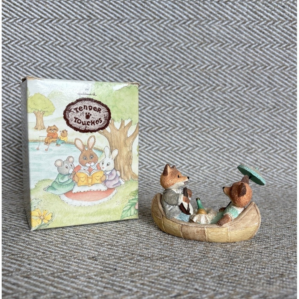 Hallmark 1991 TENDER TOUCHES Foxes in Rowboat Loaf Bread Jug Cider Figurine